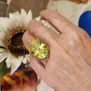 Vintage Ring Green Size 7 Fine Jewelry.